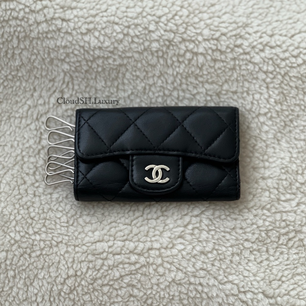Auth Chanel Classic Black Lambskin 6 Ring Key Holder w/ Silver hdw